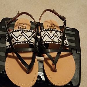 Black Cream Tribal Leather Geometric Sandles